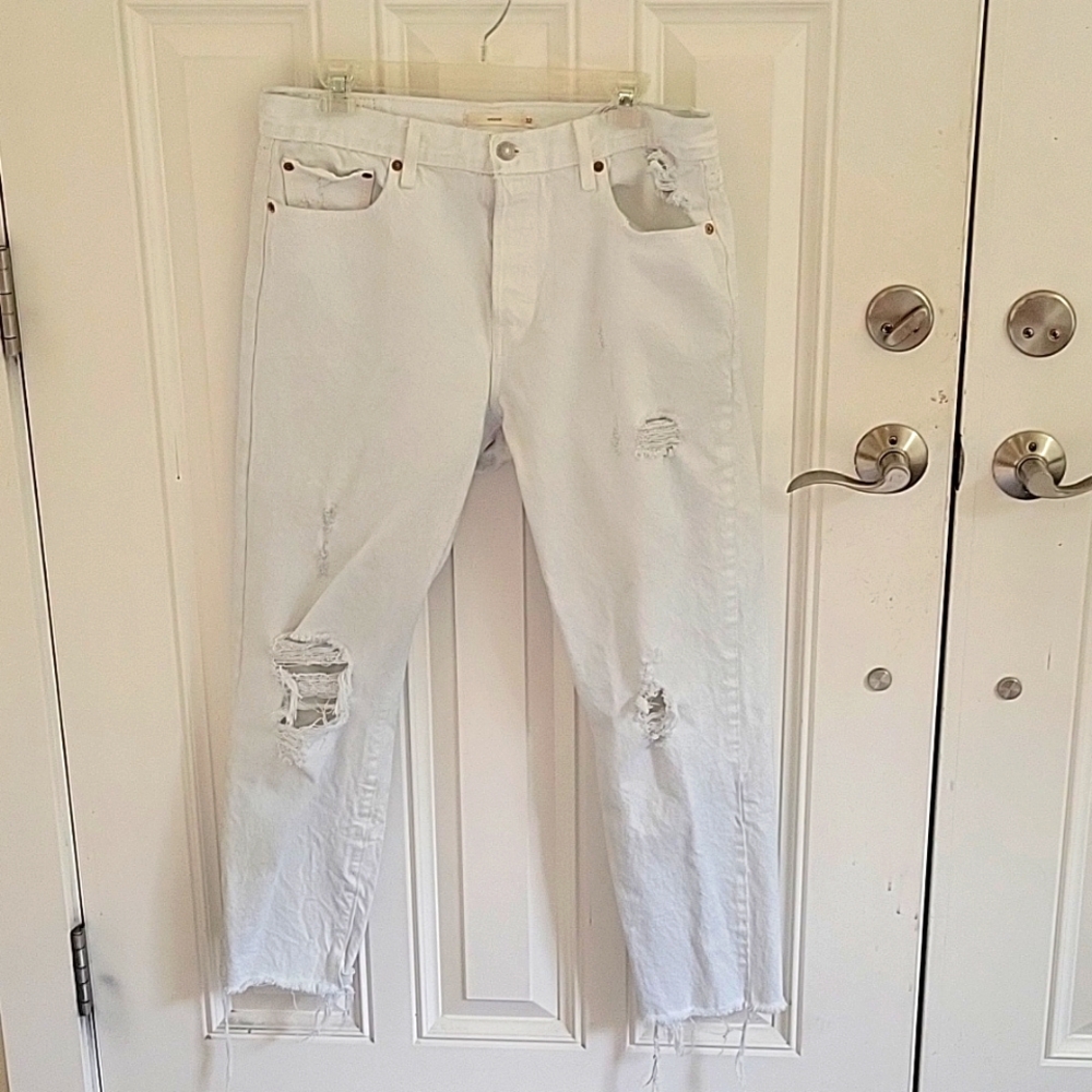 White Ripped Levi Jeans sz. 32